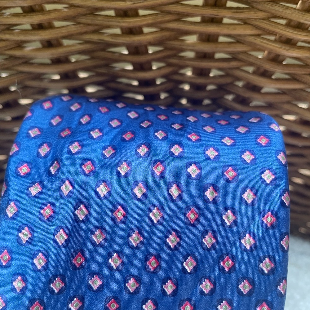Brioni Handmade 100% silk Blue and Pink Geometric Men's Tie